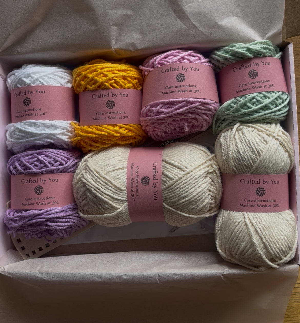 Granny Square zipper pouch crochet kit - perfect gift for crafty beginners!