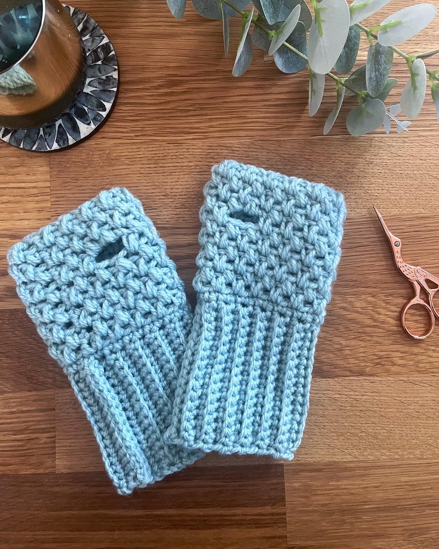Berry cosy fingerless gloves crochet pattern - downloadable PDF
