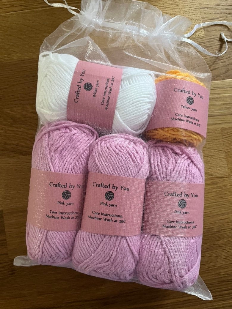 Daisy tote bag crochet kit - perfect gift for crafty beginners!