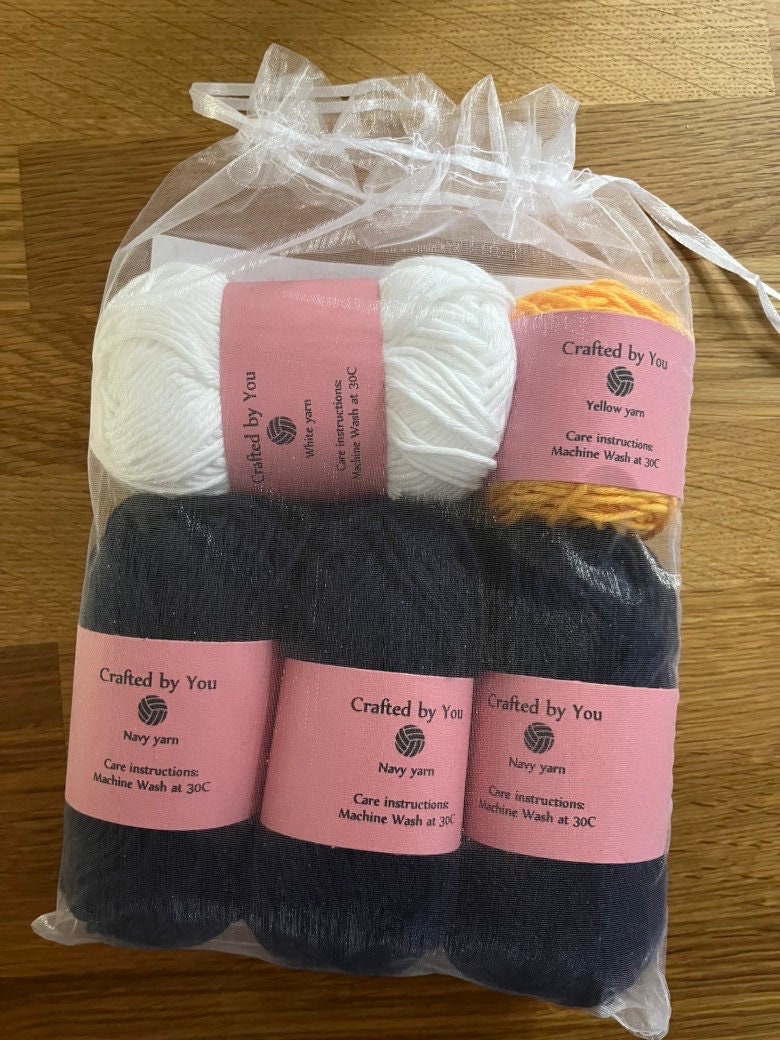 Daisy tote bag crochet kit - perfect gift for crafty beginners!