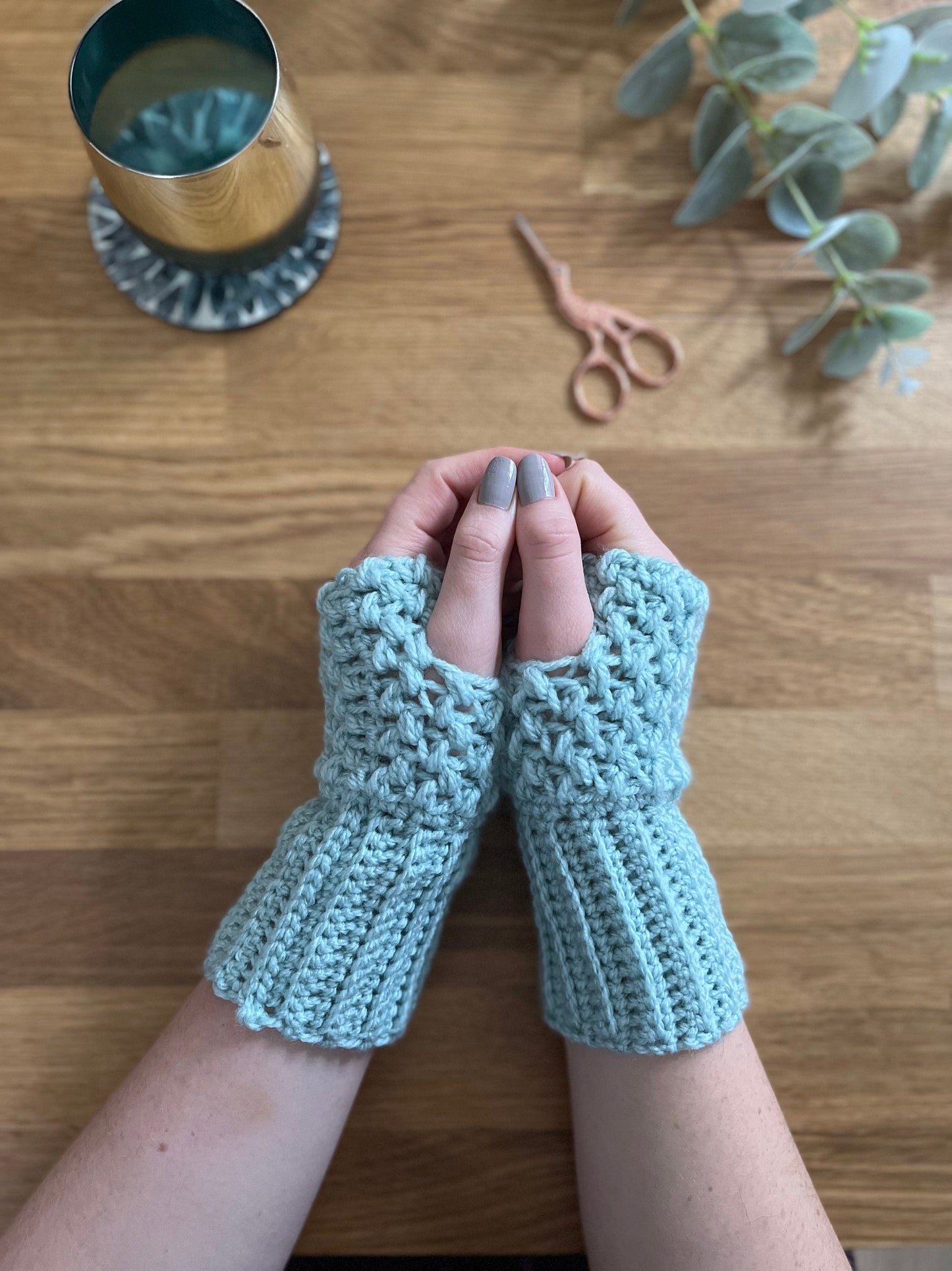 Berry cosy fingerless gloves crochet pattern - downloadable PDF