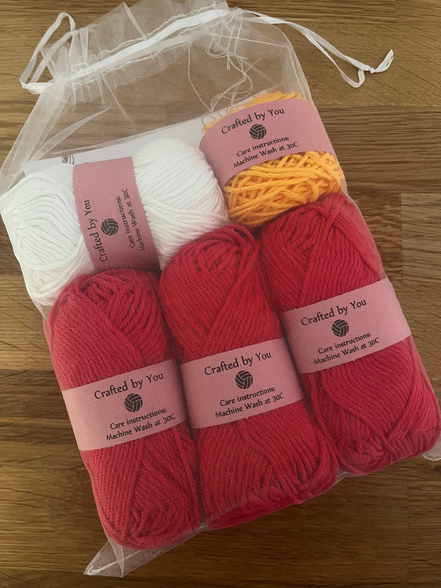 Daisy tote bag crochet kit - perfect gift for crafty beginners!