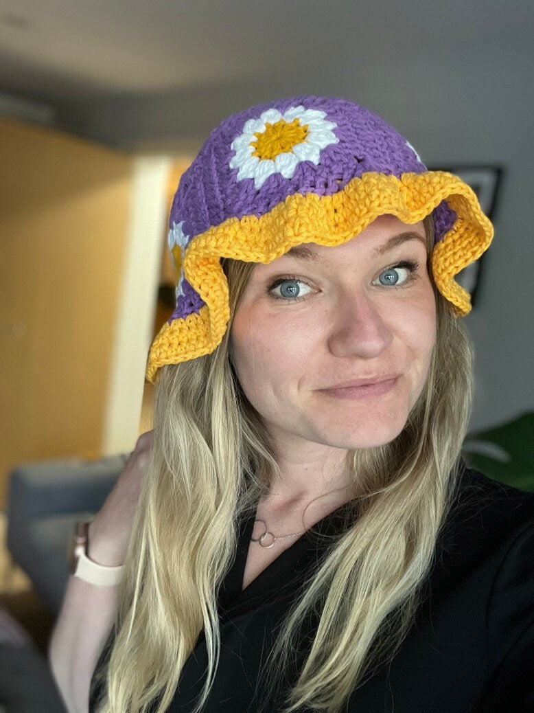 Daisy bucket hat crochet pattern - downloadable PDF