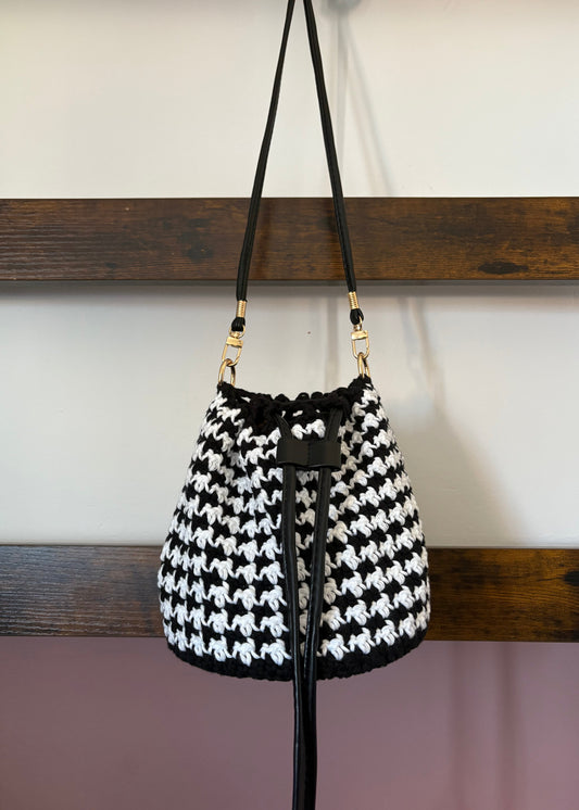 Houndstooth Bucket Bag crochet pattern - downloadable PDF