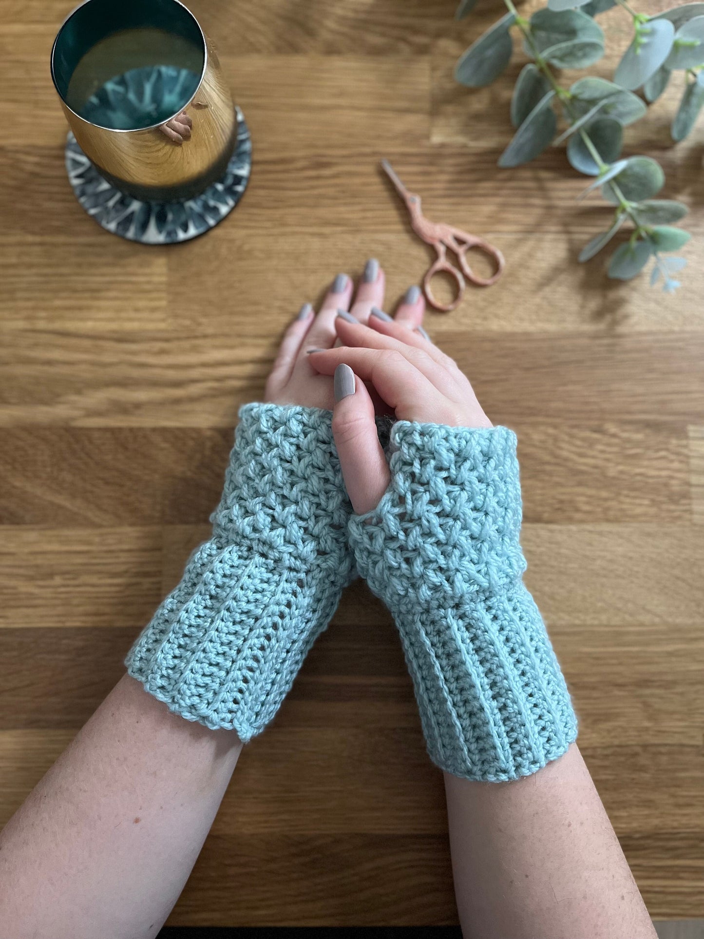 Berry cosy fingerless gloves crochet pattern - downloadable PDF
