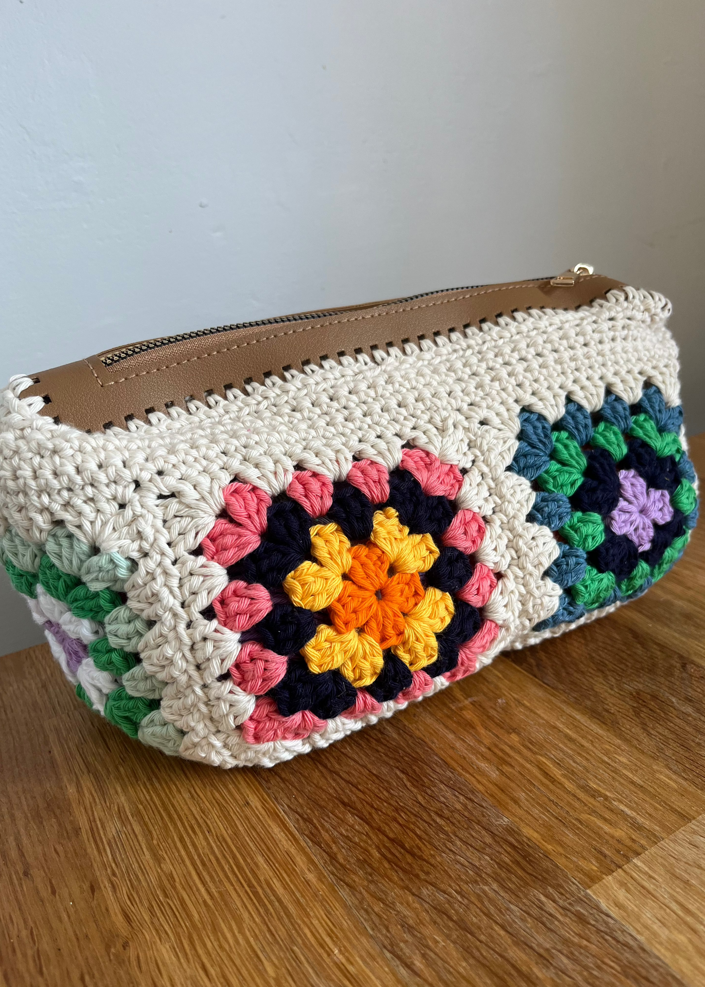 Granny Square zipper pouch crochet kit - perfect gift for crafty beginners!