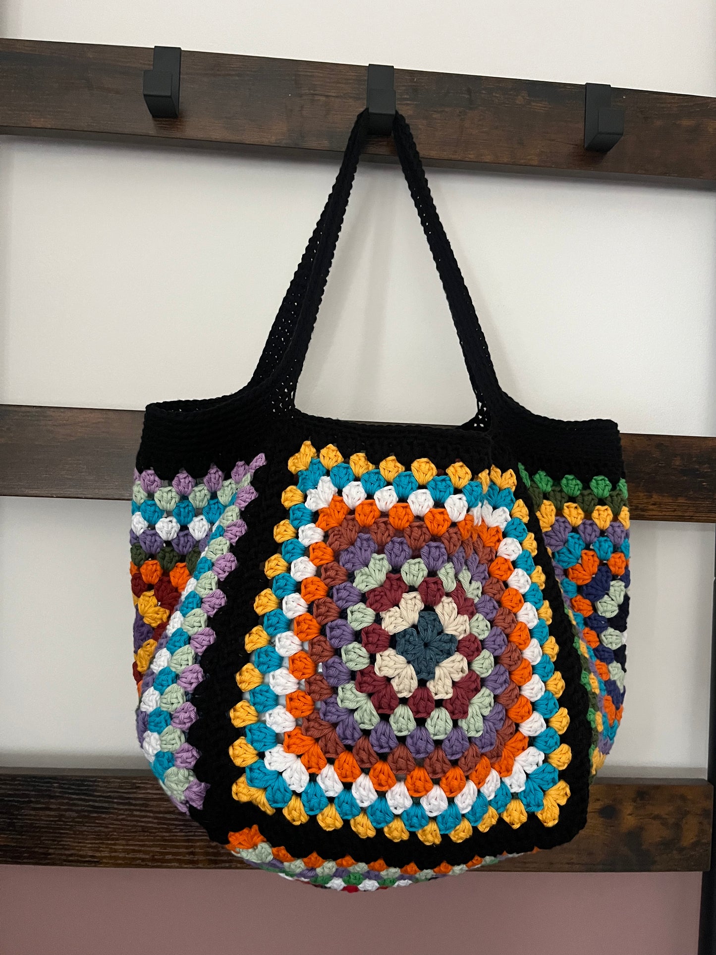 Granny Square beach bag crochet kit - perfect gift for crafty beginners!