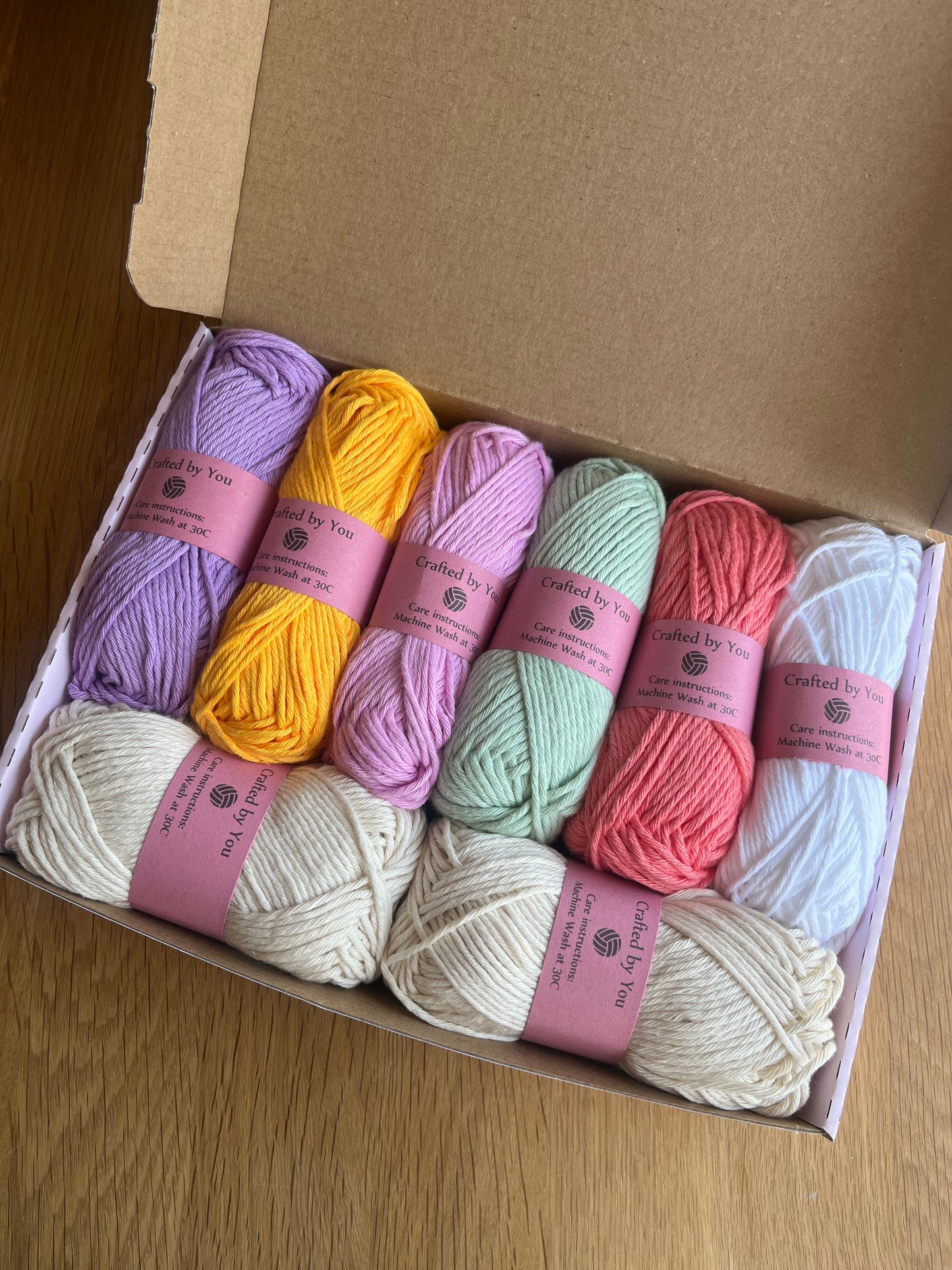 Granny Square beach bag crochet kit - perfect gift for crafty beginners!