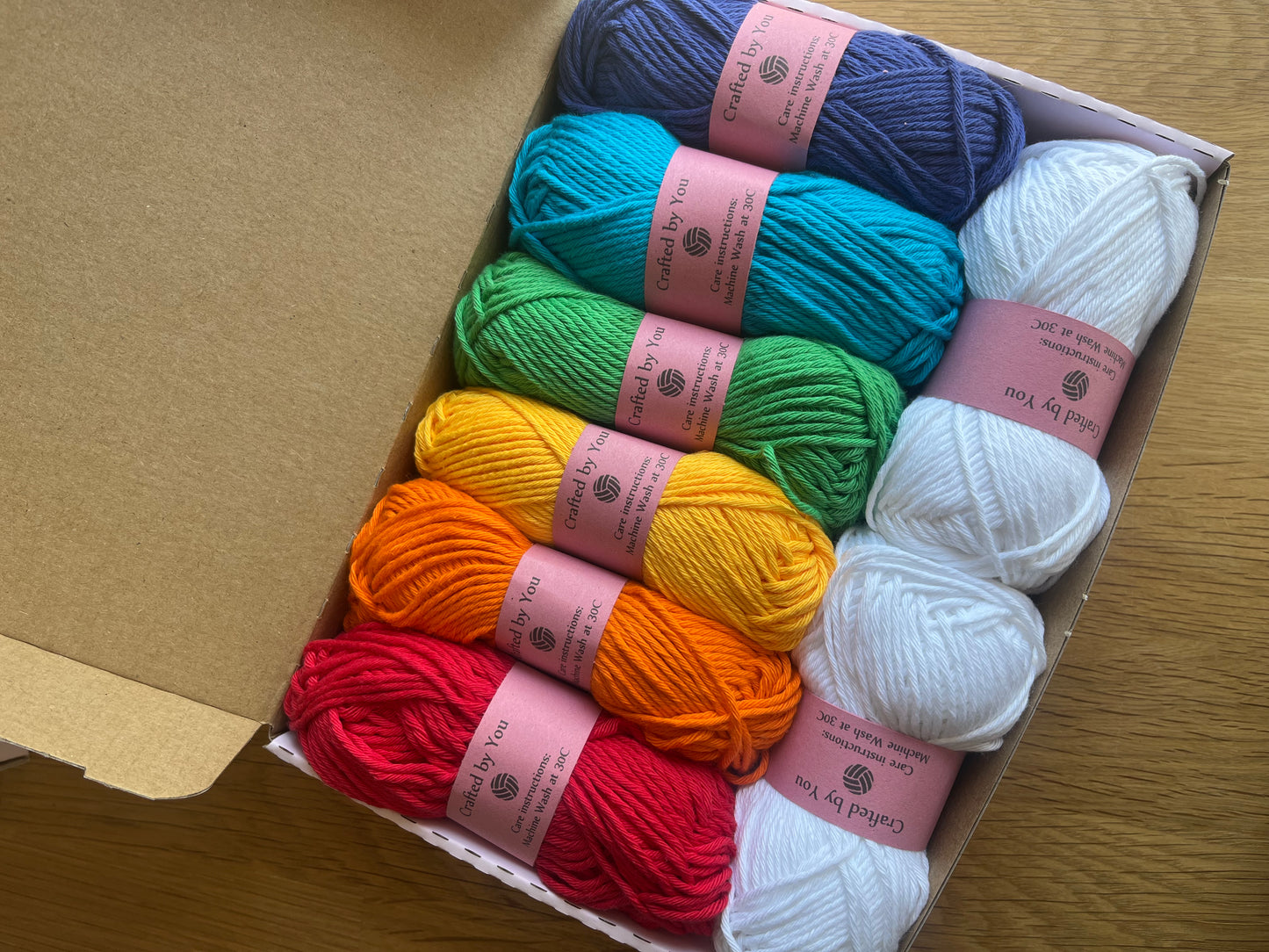 Granny Square beach bag crochet kit - perfect gift for crafty beginners!