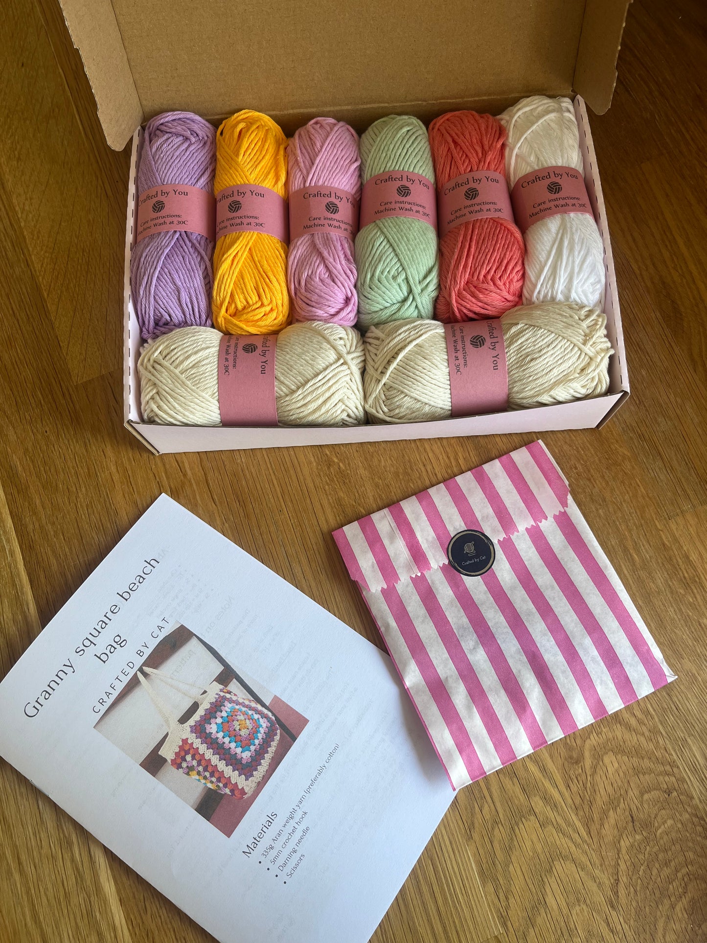 Granny Square beach bag crochet kit - perfect gift for crafty beginners!