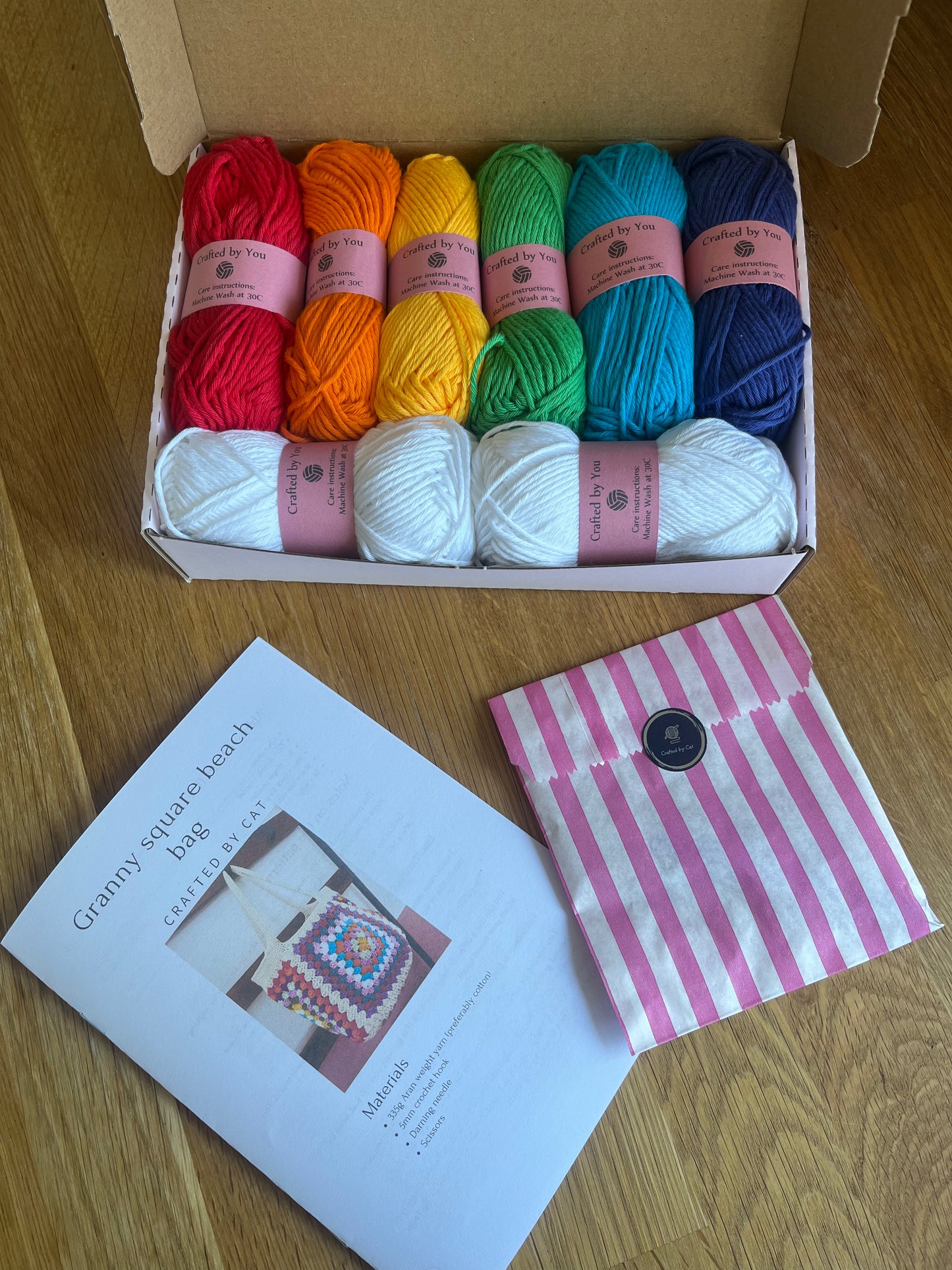 Granny Square beach bag crochet kit - perfect gift for crafty beginners!