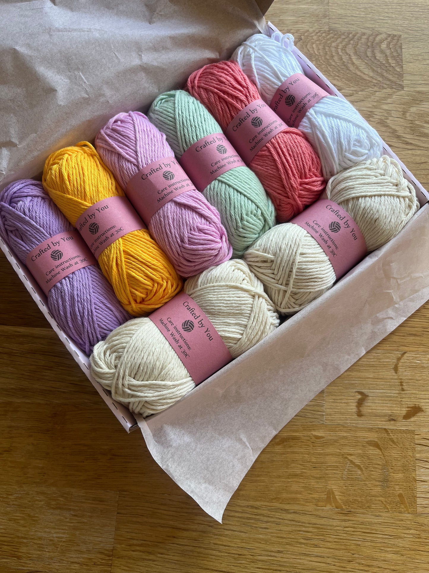 Granny Square beach bag crochet kit - perfect gift for crafty beginners!