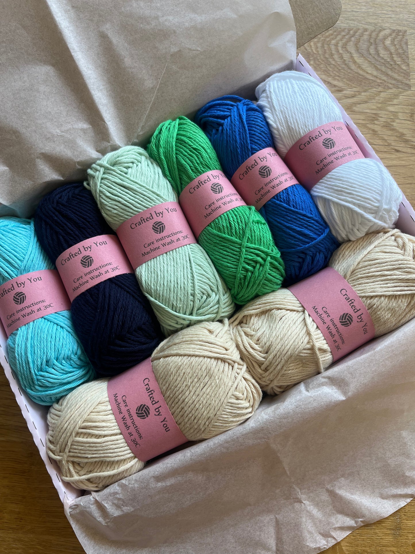 Granny Square beach bag crochet kit - perfect gift for crafty beginners!