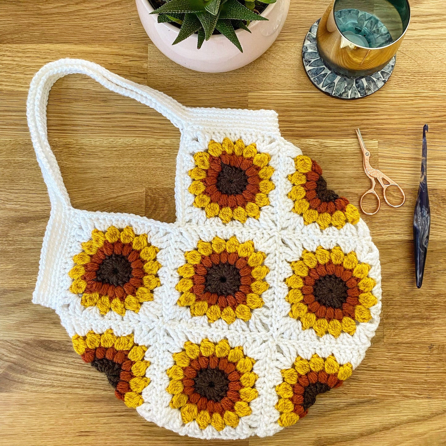 Sunflower granny square tote bag crochet pattern - downloadable PDF