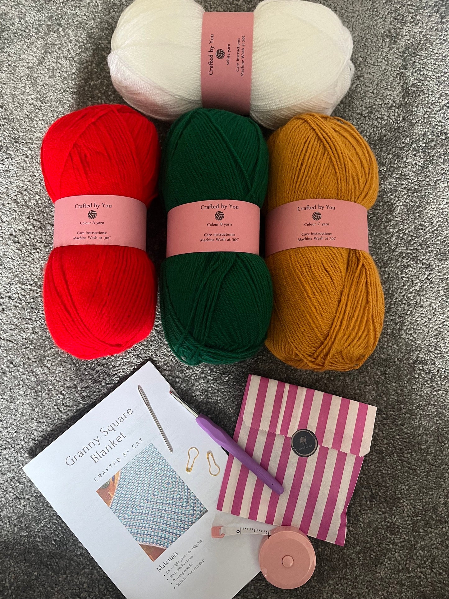 Granny square blanket crochet kit - perfect gift for crafty beginners!