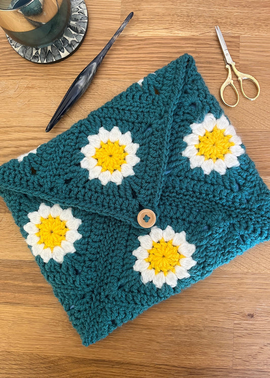 Daisy Granny Square Pouch crochet pattern - downloadable PDF