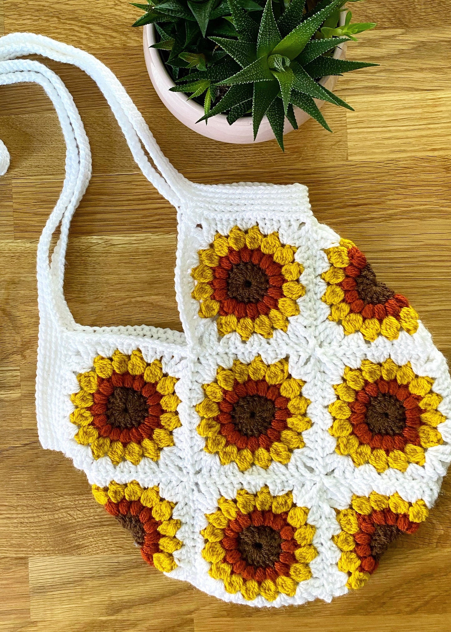 Sunflower granny square tote bag crochet pattern - downloadable PDF