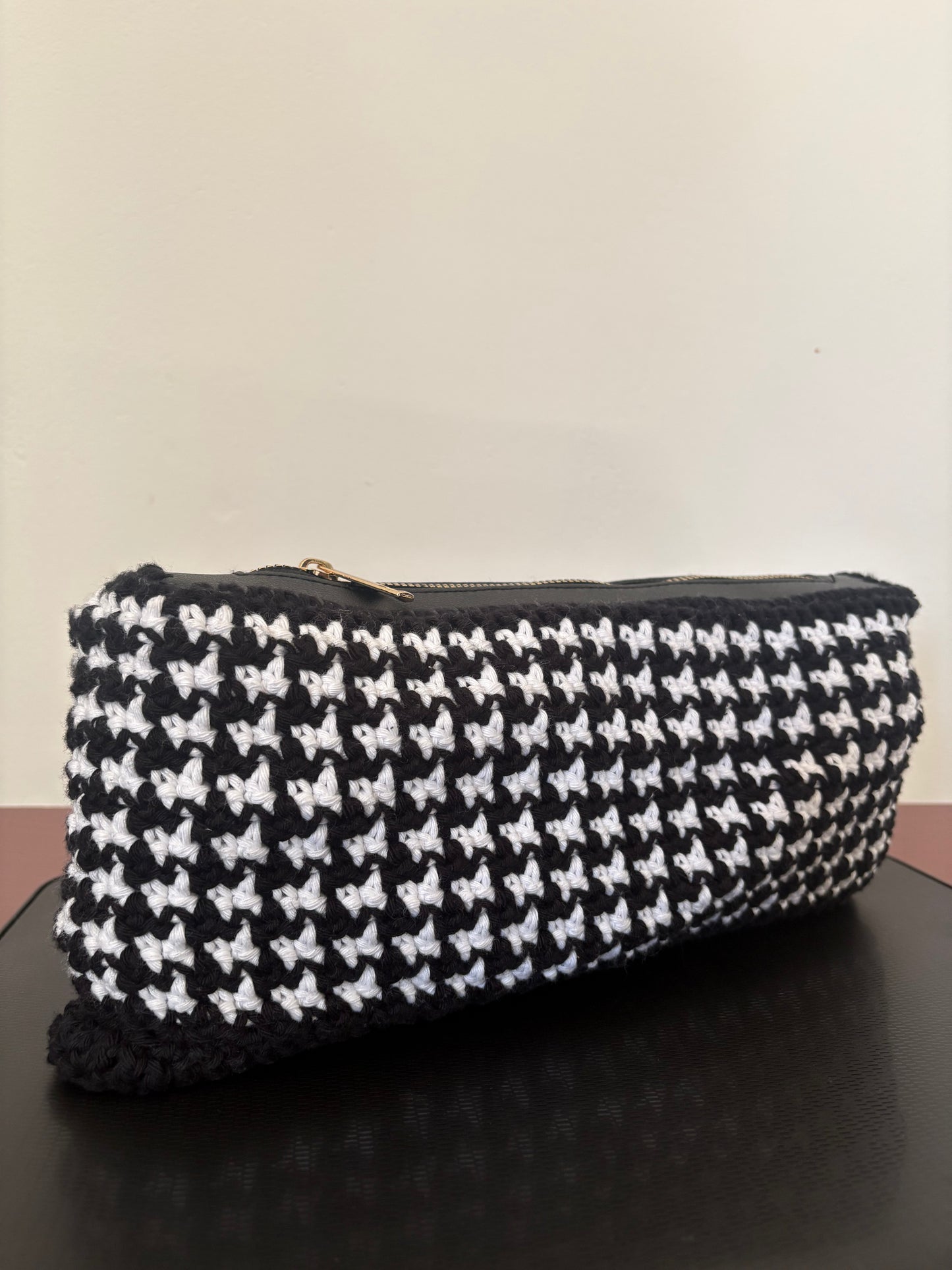 Houndstooth Zipper Pouch crochet pattern - downloadable PDF