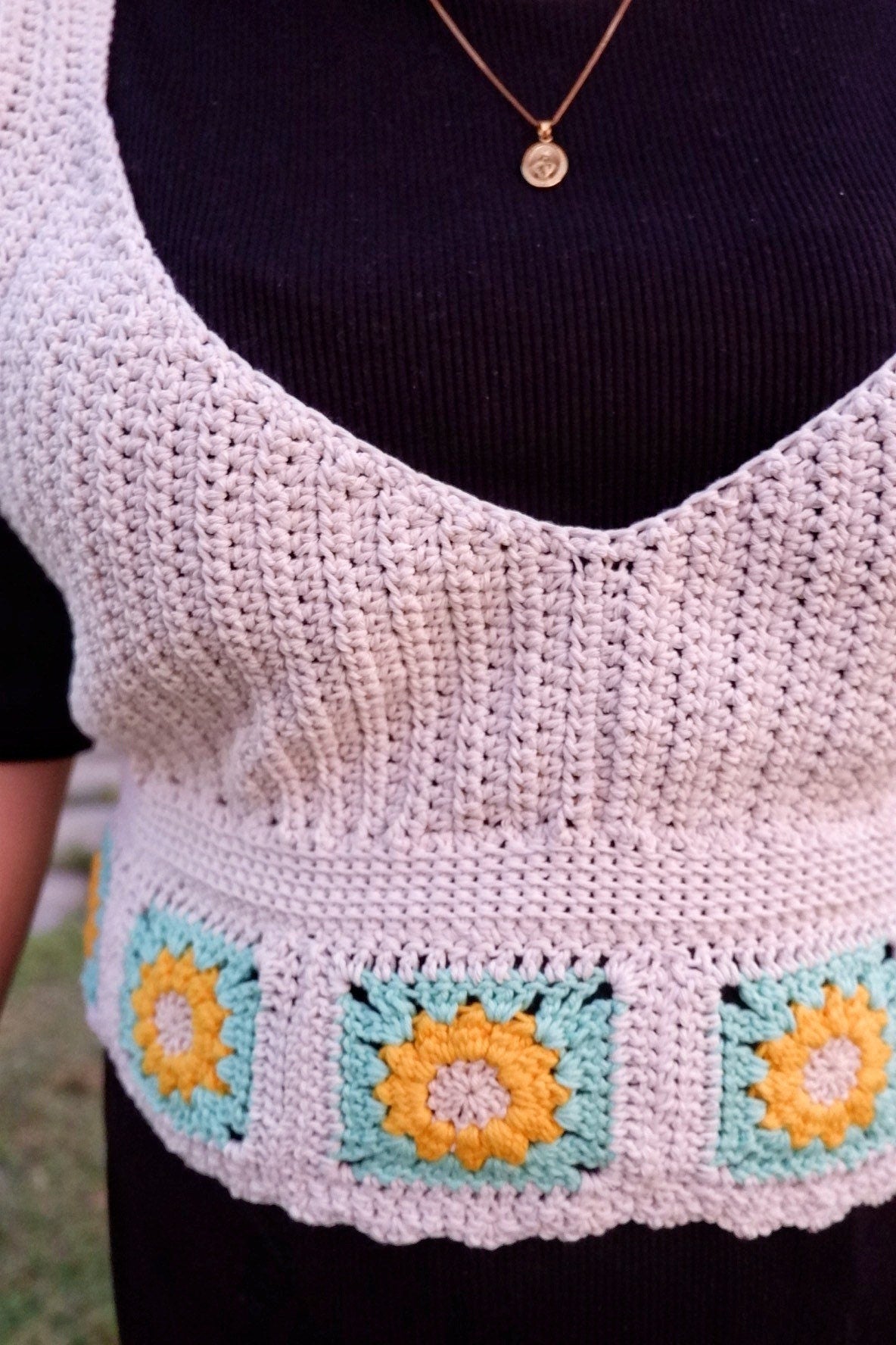 Daisy loop crochet top - crochet pattern - downloadable PDF